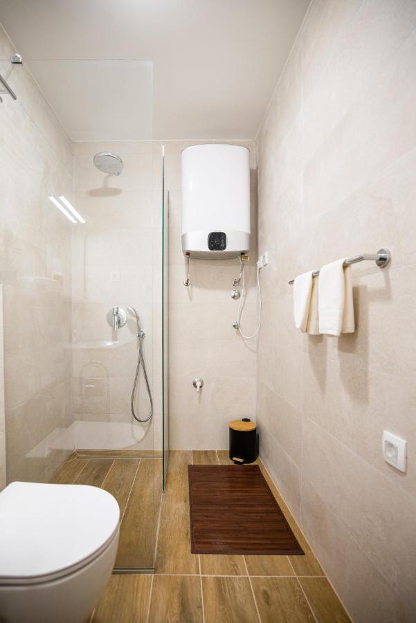 נין Beach Paradise 5 Stars Apartments מראה חיצוני תמונה