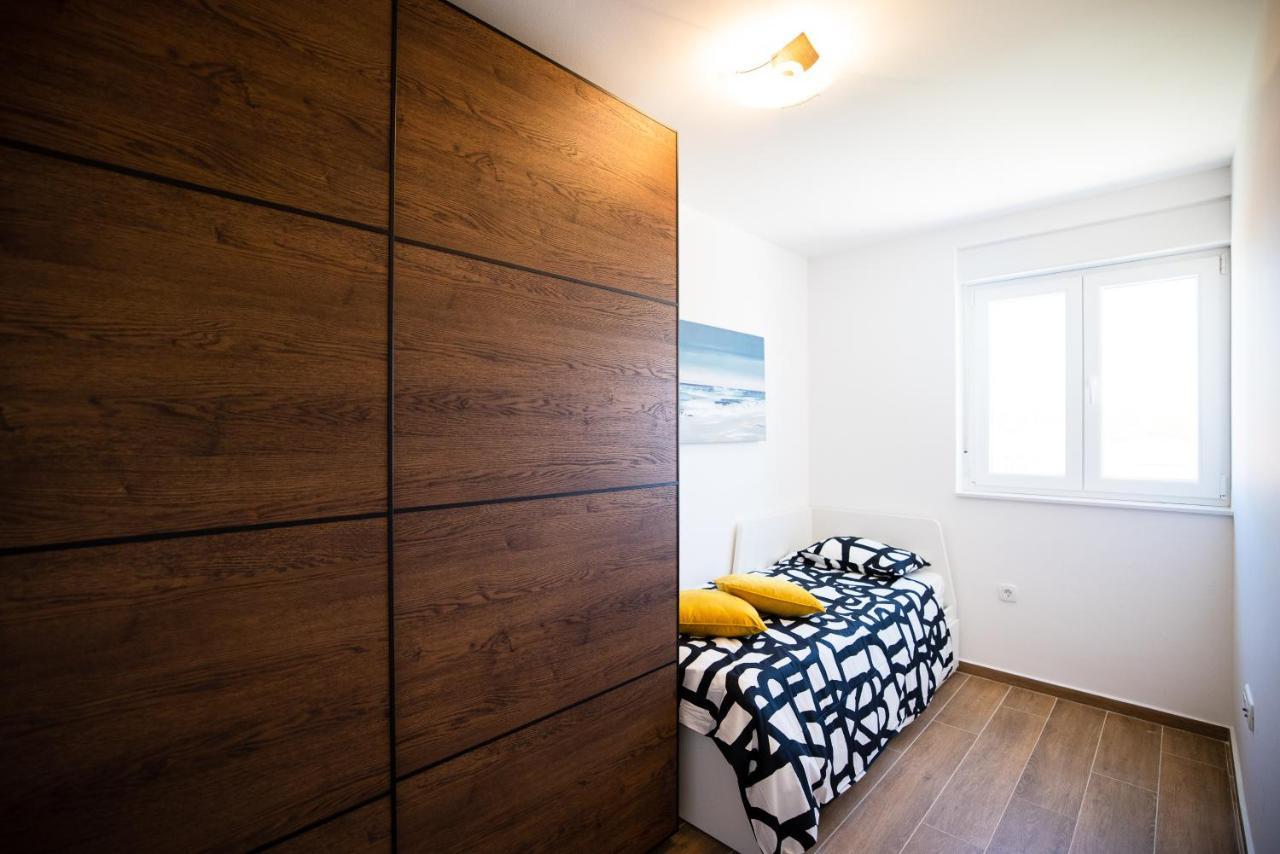 נין Beach Paradise 5 Stars Apartments מראה חיצוני תמונה