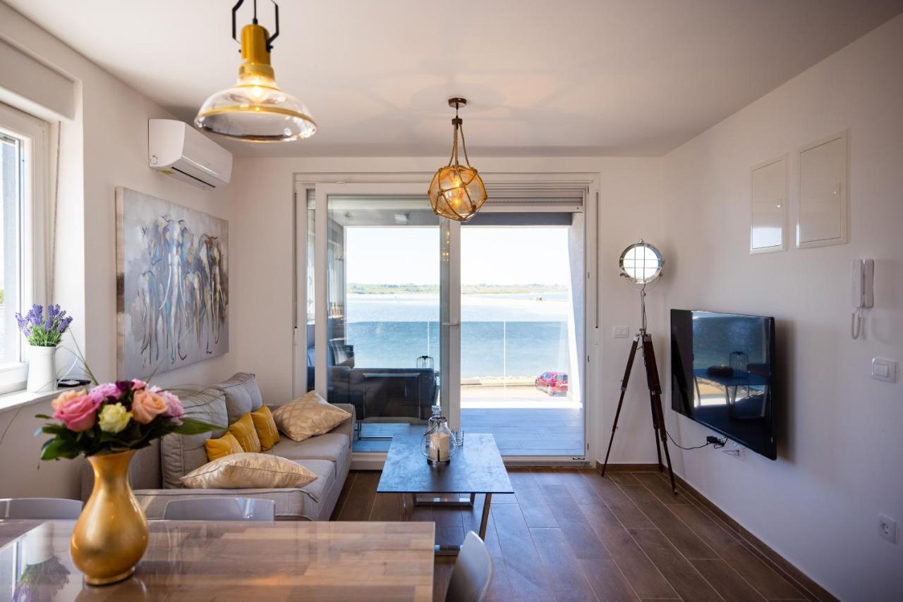 נין Beach Paradise 5 Stars Apartments מראה חיצוני תמונה